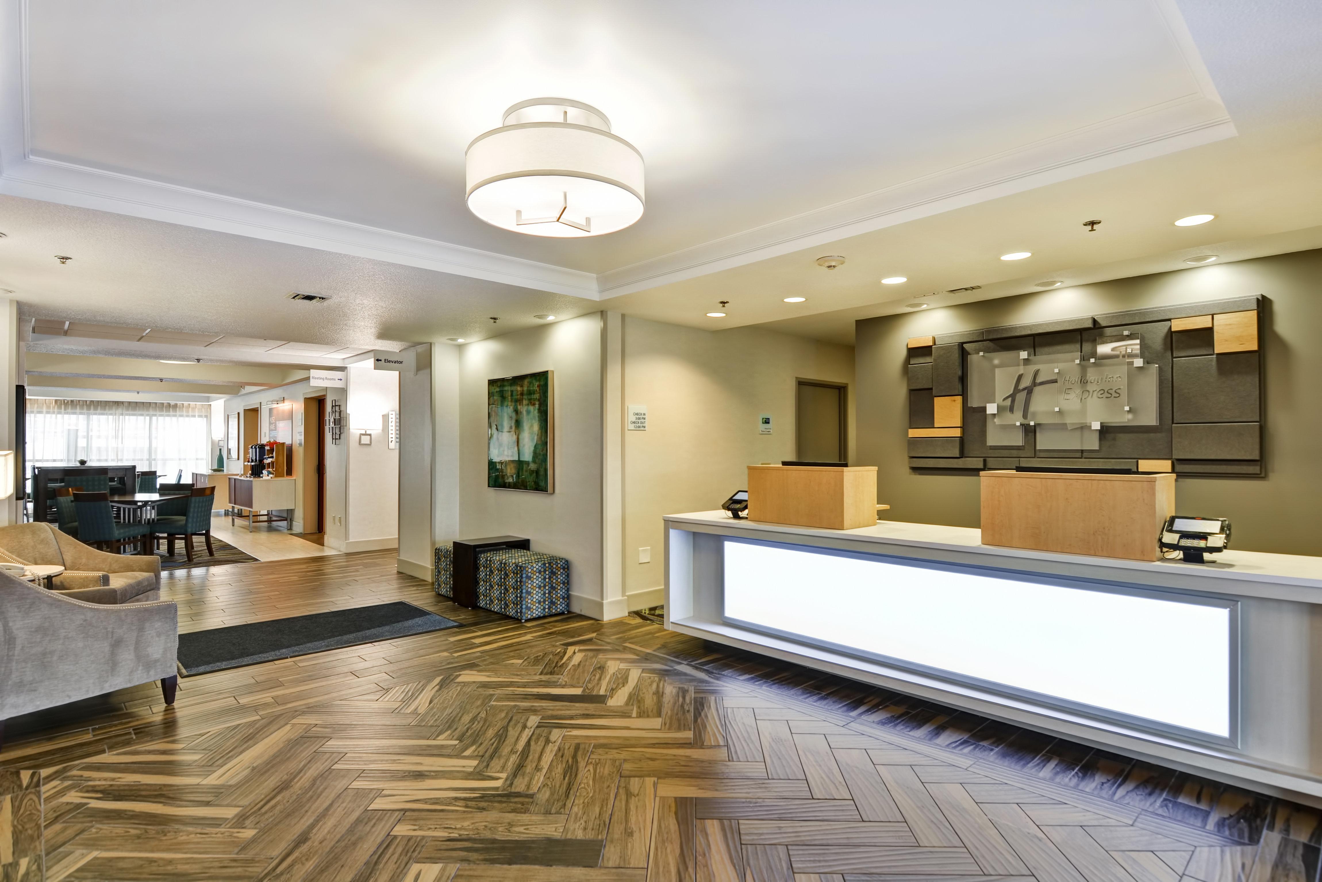 Holiday Inn Express Hotel & Suites Milwaukee-New Berlin By Ihg Eksteriør bilde