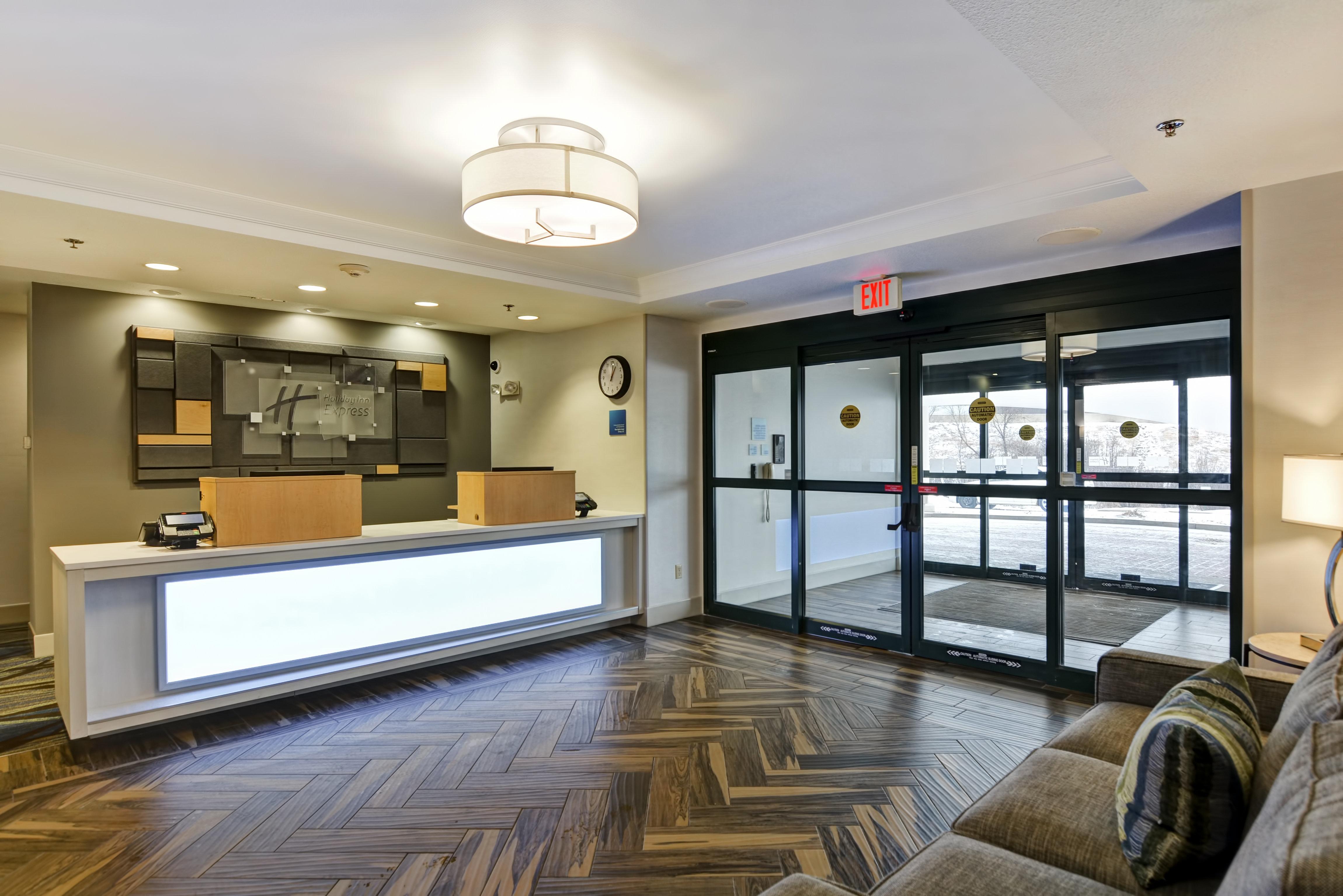 Holiday Inn Express Hotel & Suites Milwaukee-New Berlin By Ihg Eksteriør bilde