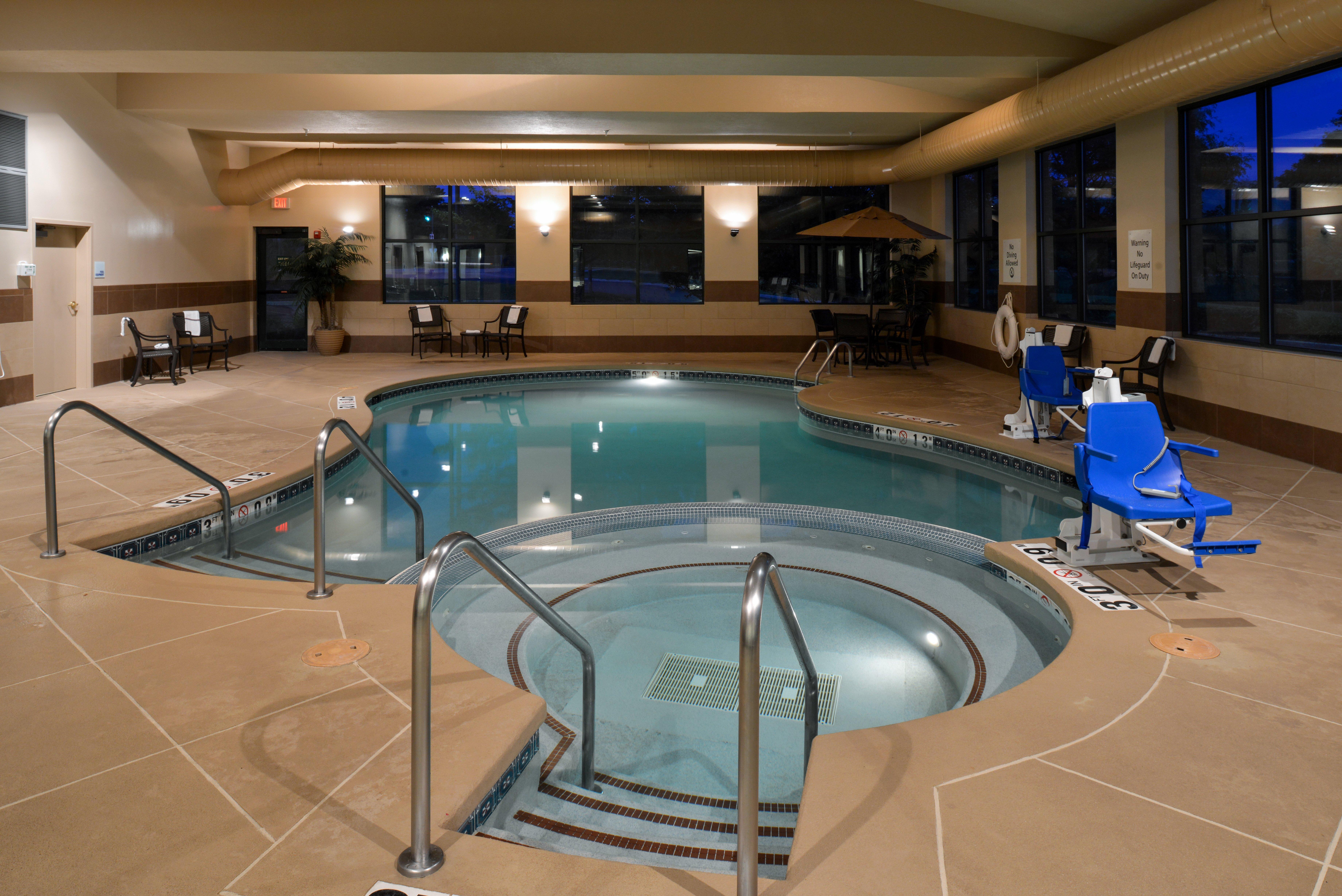 Holiday Inn Express Hotel & Suites Milwaukee-New Berlin By Ihg Eksteriør bilde