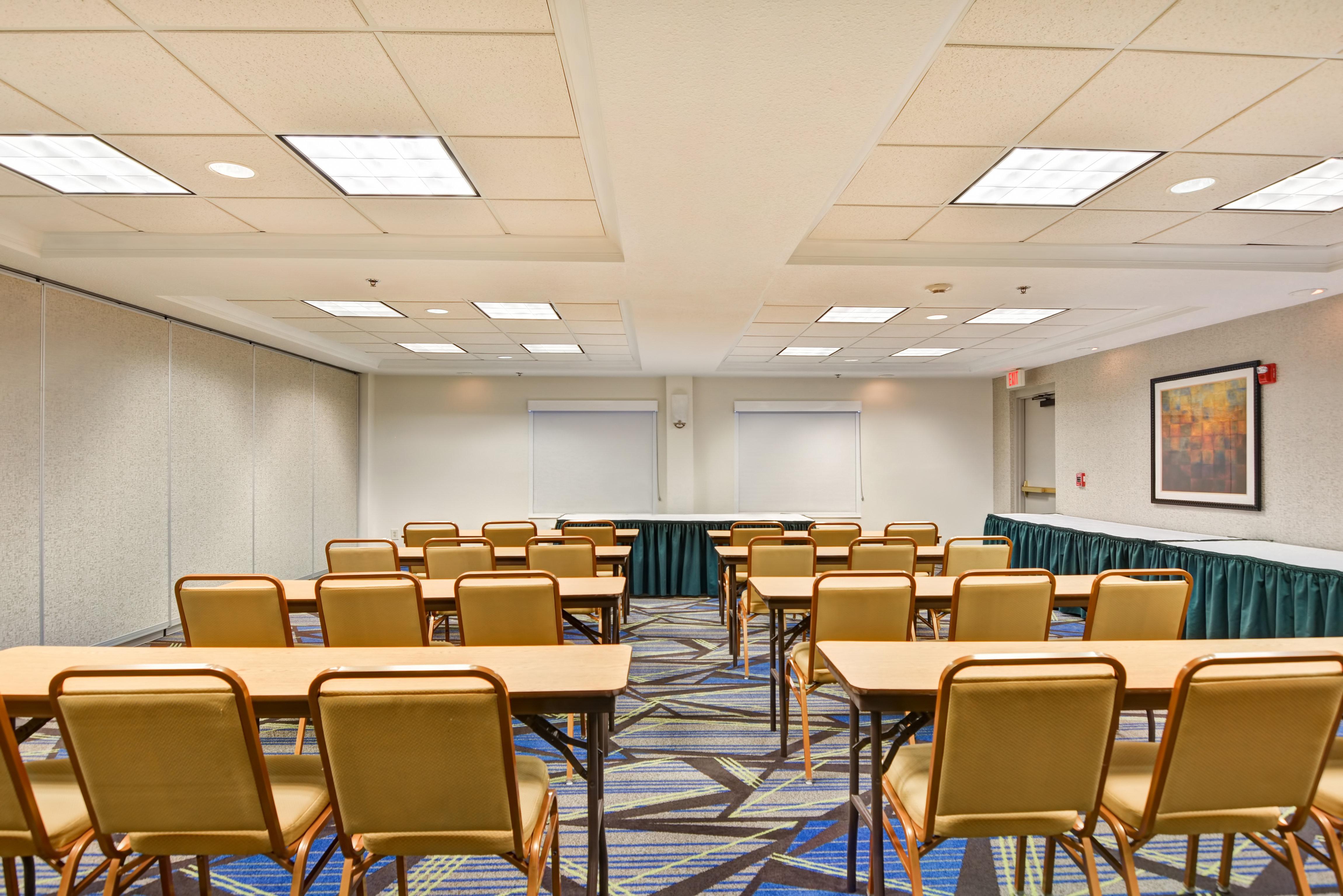 Holiday Inn Express Hotel & Suites Milwaukee-New Berlin By Ihg Eksteriør bilde