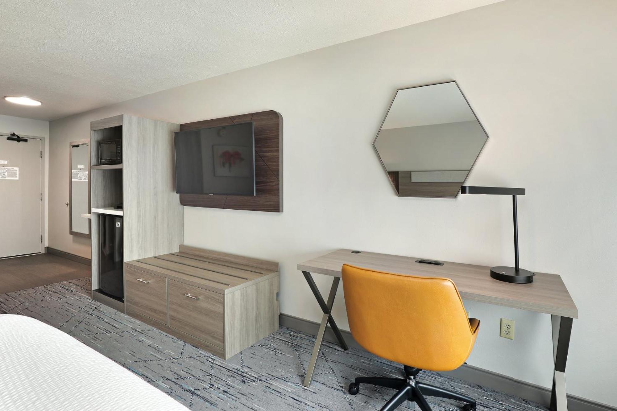 Holiday Inn Express Hotel & Suites Milwaukee-New Berlin By Ihg Eksteriør bilde